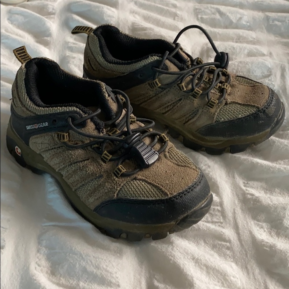 Kids hiking shoes. Swiss gear brand.